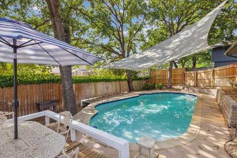 2205 Adams Drive, Arlington, TX 76011