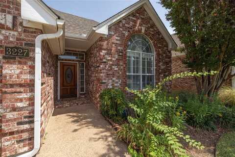 3227 Village Oak Drive, Arlington, TX 76017