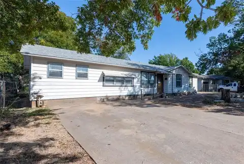 1110 E Ikard Street, Henrietta, TX 76365