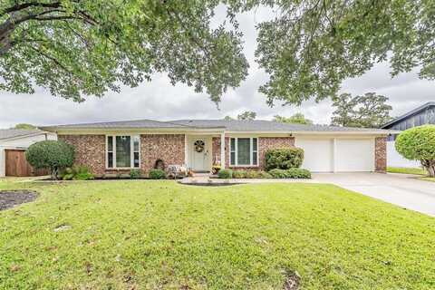 404 W Louella Drive, Hurst, TX 76054