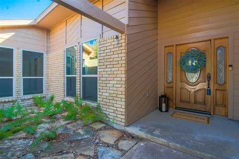 402 Mossbrook Drive, Richardson, TX 75081