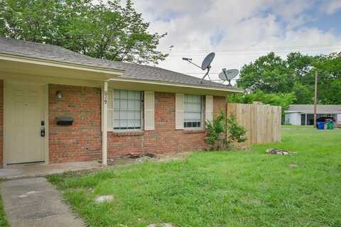 519 Virginia Avenue, Waxahachie, TX 75165