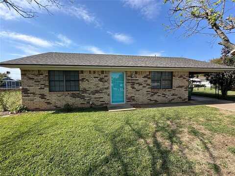 910 Chestnut Street, Hico, TX 76457