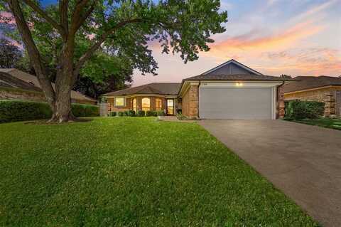 7729 Prairie Drive, Watauga, TX 76148