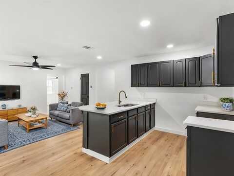 6510 Leaning Oaks Street, Dallas, TX 75241