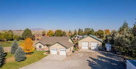 4215 Carter Mountain Dr, Cody, WY 82414