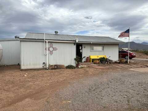 21 Holiday LN, La Luz, NM 88337