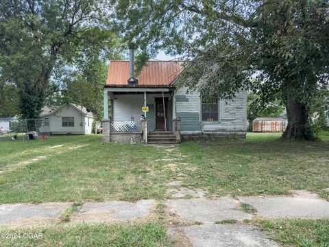 819 W Arch Street, Nevada, MO 64772