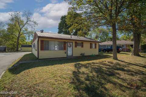 1002 W Chestnut Street, Carthage, MO 64836