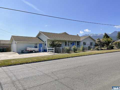 239 W 9th, Port Angeles, WA 98362