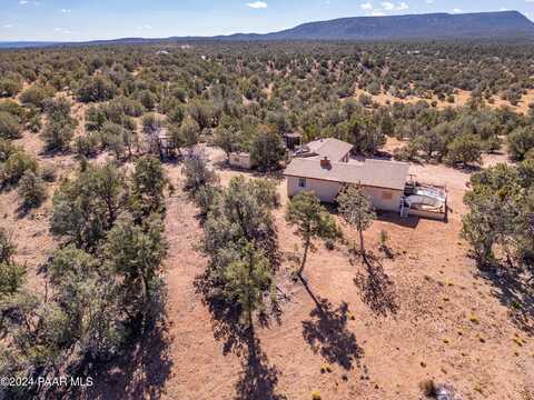 55409 N Madre Circle, Seligman, AZ 86337