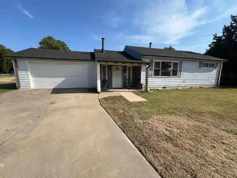 1110 N 7th St, Tonkawa, OK 74653