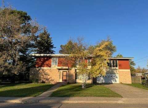 601 12th Ave NE, Devils Lake, ND 58301