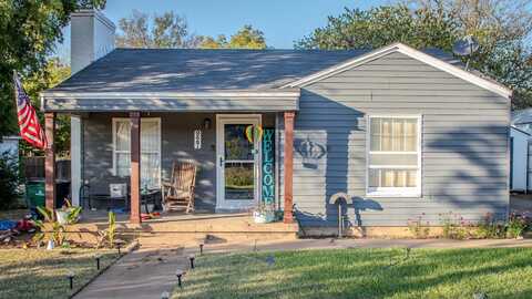 927 Hillcrest, Graham, TX 76450