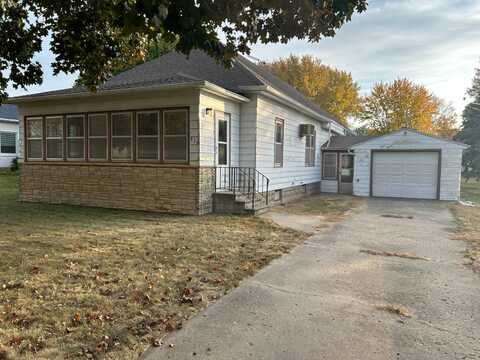 416 S. Lubeck St., Holstein, IA 51025