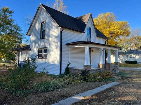 1102 E Main St, Beloit, KS 67420