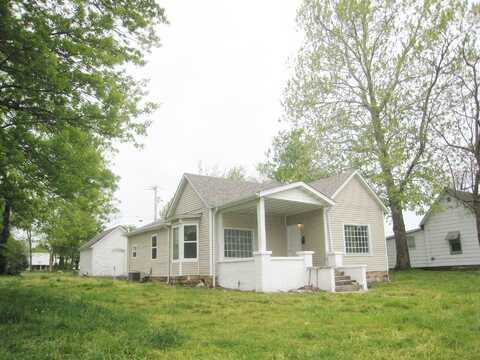 114 E College St, Aurora, MO 65605