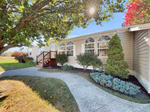 5406 Arboretum Tr, Howell, MI 48843