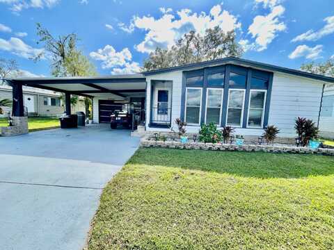 2 Country Meadows Blvd, Plant City, FL 33565