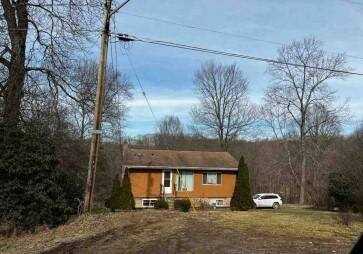 235 Connoquenessing Dr, Evans City, PA 16033