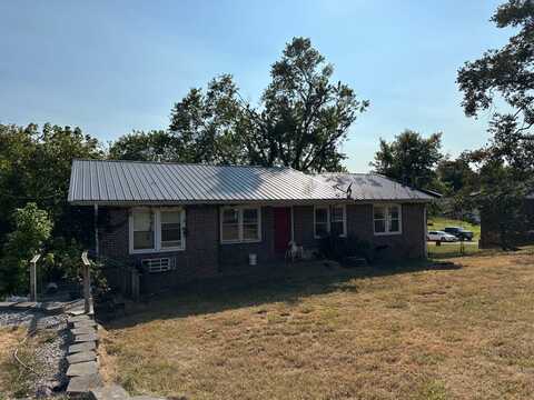 100 Green Meadows Dr, Beechmont, KY 42323