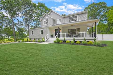 19 Summit Boulevard, Westhampton, NY 11977