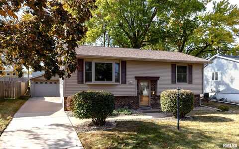 2804 N PINE Street, Davenport, IA 52804