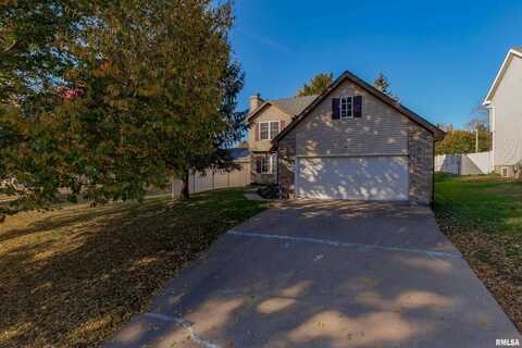 822 N 4TH Street, Le Claire, IA 52753