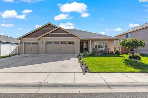 708 Summit Avenue, Moxee City, WA 98936