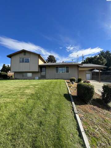 824 TAYLOR, Sunnyside, WA 98944