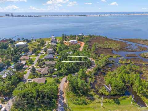 7924 Newport St, Navarre, FL 32566