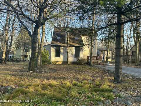 485 Country Place Drive, Tobyhanna, PA 18466