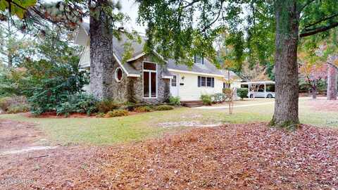 725 E Ohio Avenue, Southern Pines, NC 28387