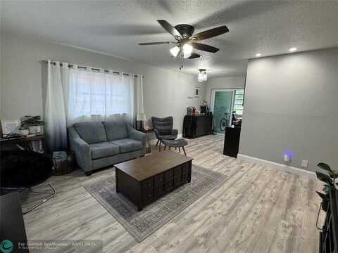 6733 NW 62nd St, Tamarac, FL 33321