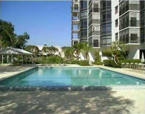 20100 W Country Club Dr, Aventura, FL 33180