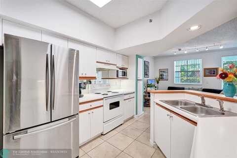 3105 NE 184th St, North Miami Beach, FL 33160