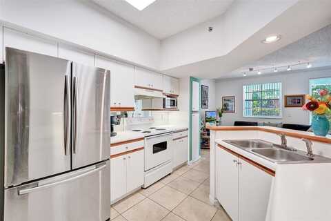 3105 NE 184th St, North Miami Beach, FL 33160