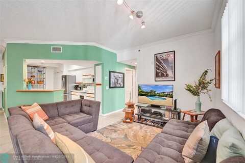 3105 NE 184th St, North Miami Beach, FL 33160