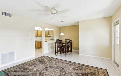 209 Pine Hov Cir, Greenacres, FL 33463