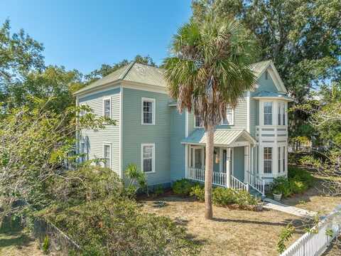 76 6th St, Apalachicola, FL 32320