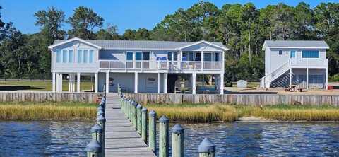 1525 Gulf Ave, Carrabelle, FL 32322