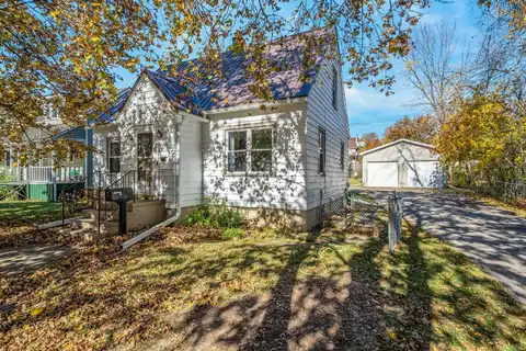 438 CENTER Street, WAUPACA, WI 54981