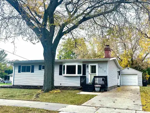 2117 HAMILTON Street, OSHKOSH, WI 54901