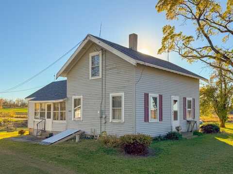 8495 STATE RD 21, OMRO, WI 54963