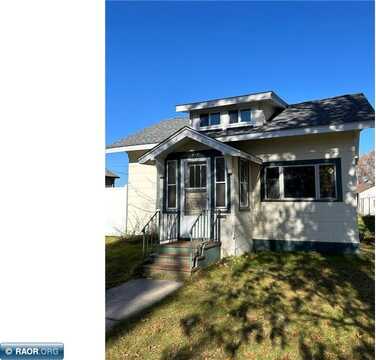 322 10th Street, Chisholm, MN 55719