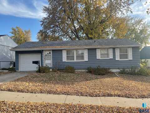 3809 Claudette Dr, Sioux Falls, SD 57103