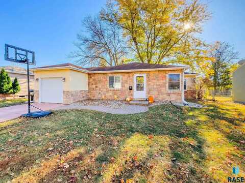 3005 E 19th St, Sioux Falls, SD 57103