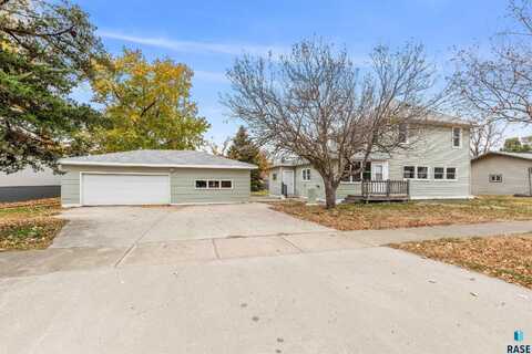 731 N 4th Ave, Canistota, SD 57012