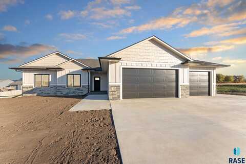 104 Skyline Dr, Valley Springs, SD 57068