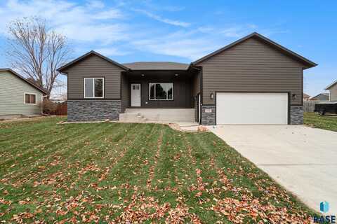 208 W Veterans Dr, Luverne, MN 56156